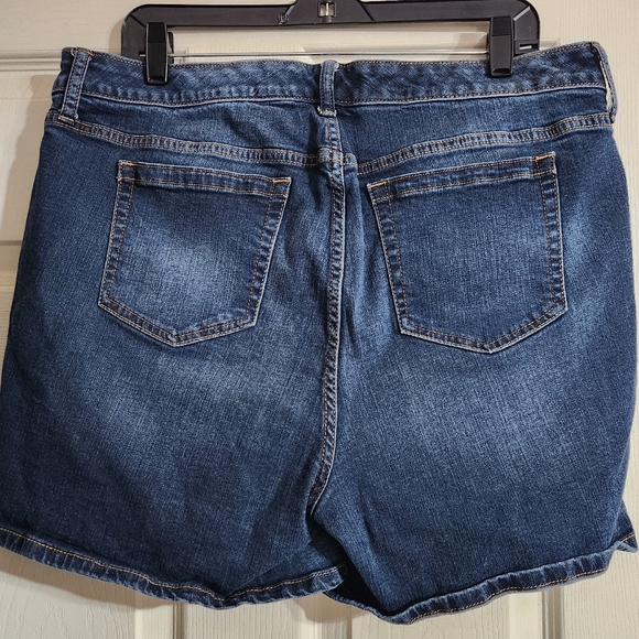 Torrid Denim Shorts Size 18 Jean - Picture 2 of 3